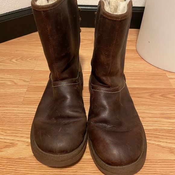UGG Boots - Picture 1 of 3